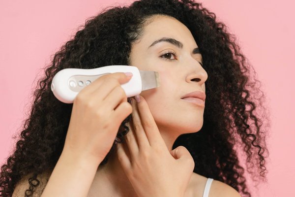 What are the benefits of using AI in personalized skin care products?