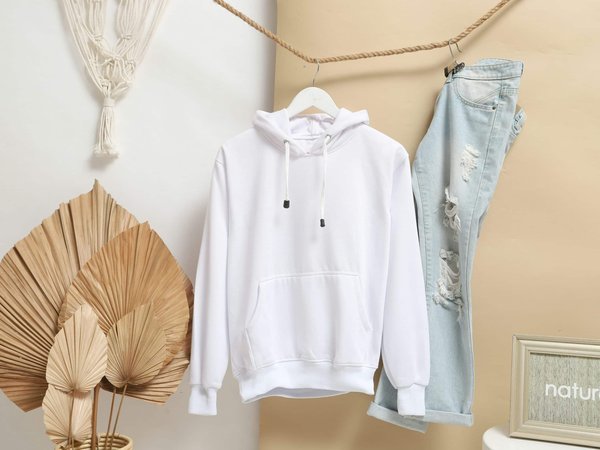 How to Style a Basic Hoodie for a Comfortable Yet Fashionable Weekend Outfit?